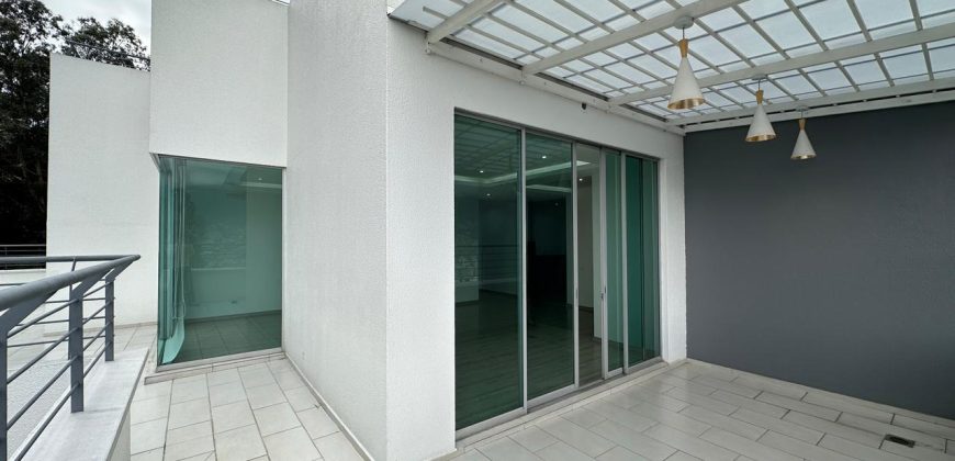 Rento Departamento, Tres Dormitorios, 4 baños, Terraza. Sector El Batán