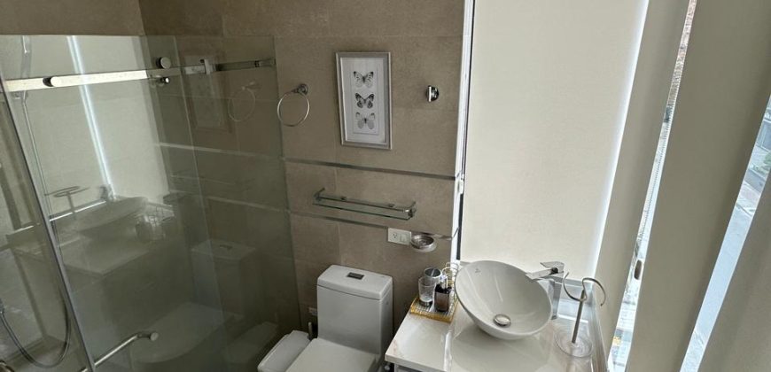 Rento Departamento, Dos Dormitorios, Sin Amoblar, Parqueadero. Sector La Carolina