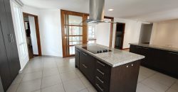 Vendo Departamento, Cuatro Dormitorios, Family room. Sector González Suárez