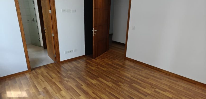 Vendo Departamento, Cuatro Dormitorios, Family room. Sector González Suárez