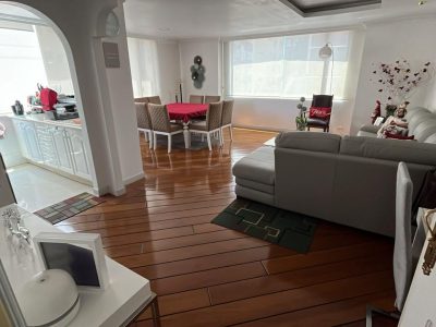 Vendo Suite, Sin Amoblar, Parqueadero. Sector La Carolina