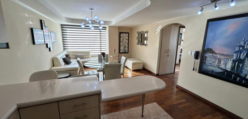 Vendo Departamento, Amoblado, Dos Dormitorios, Parqueadero. Sector Quicentro