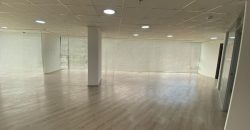 Rento Oficina, Sin Amoblar, Piso Alto. Sector La Carolina