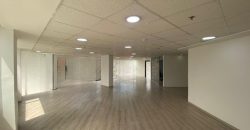 Rento Oficina, Sin Amoblar, Piso Alto. Sector La Carolina