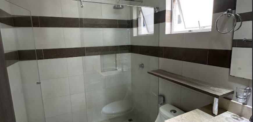 Rento Departamento, Tres Dormitorios, 4 baños. Sector El Batán