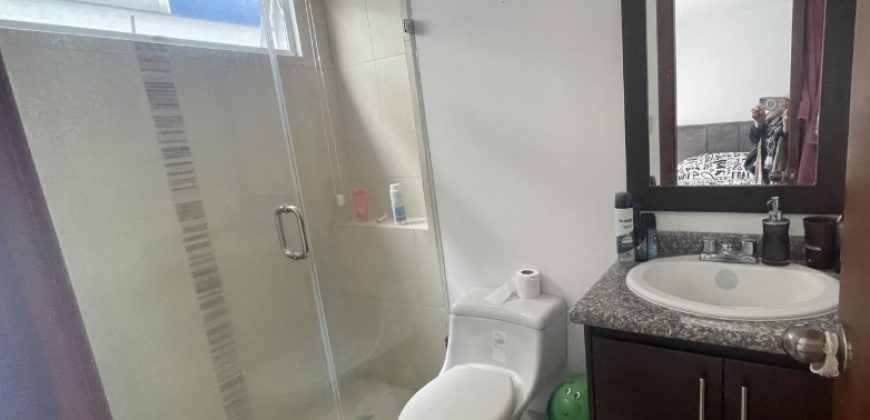 Vendo Departamento, Dos Dormitorios, Parqueadero, Bodega. Sector Rumipamba