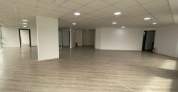 Rento Oficina, Sin Amoblar, Piso Alto. Sector La Carolina