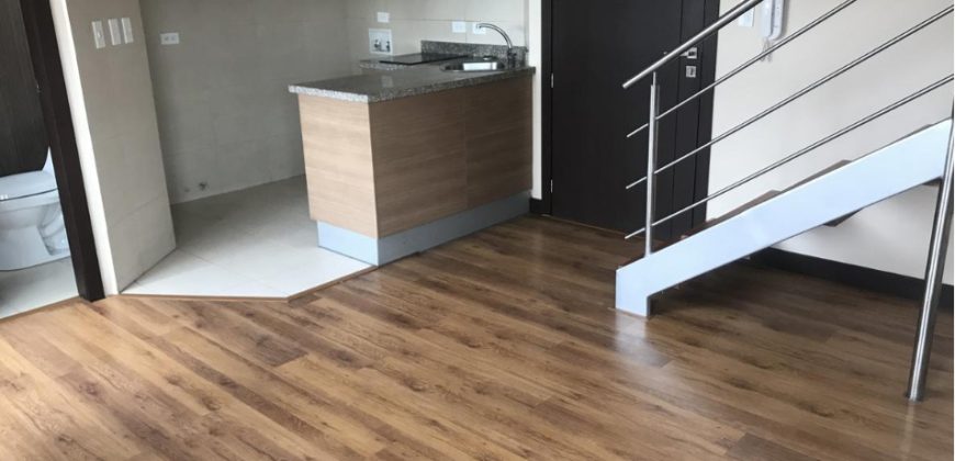 Vendo Suite (Loft), Un Dormitorio, Parqueadero, Bodega. Sector Rumipamba