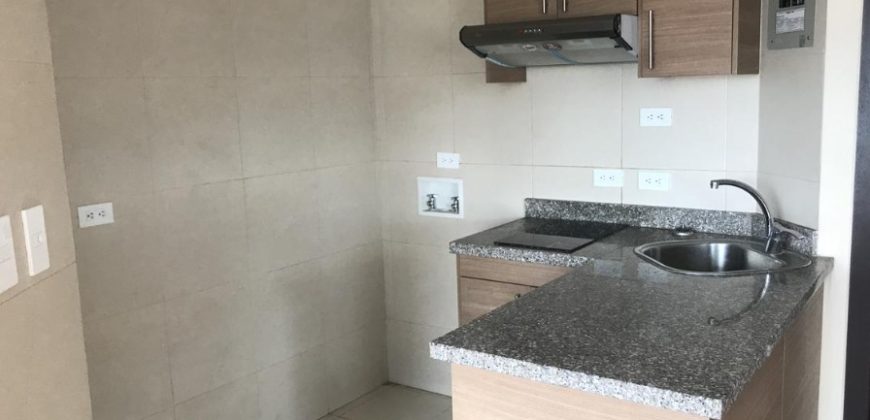 Vendo Suite (Loft), Un Dormitorio, Parqueadero, Bodega. Sector Rumipamba