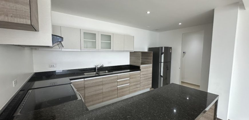 Rento Departamento, Tres Dormitorios, 4 baños. Sector El Batán