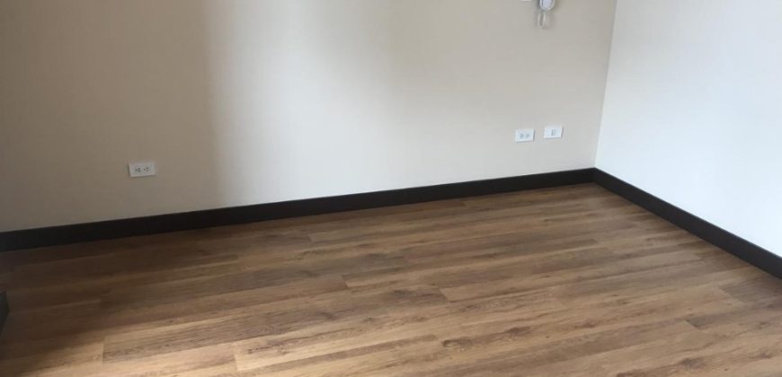 Vendo Suite (Loft), Un Dormitorio, Parqueadero, Bodega. Sector Rumipamba