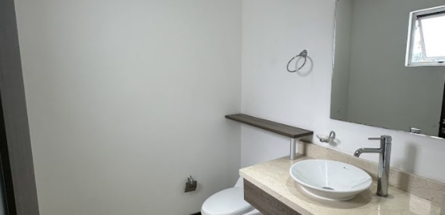 Rento Departamento, Tres Dormitorios, 4 baños. Sector El Batán