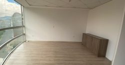 Rento Oficina, Sin Amoblar, Piso Alto. Sector La Carolina