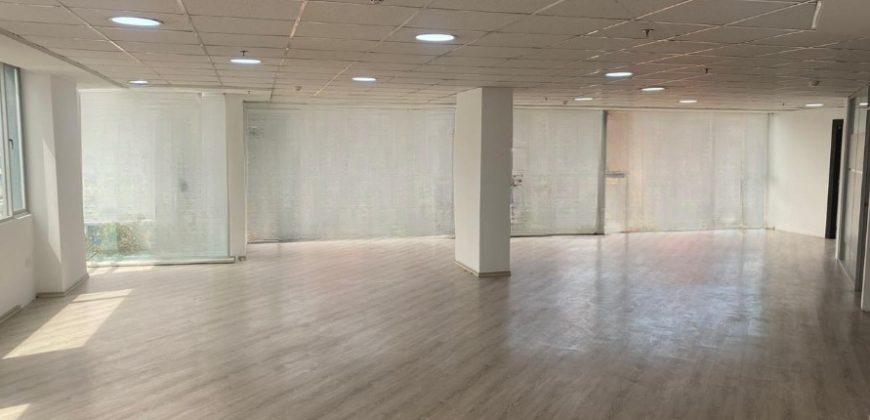 Rento Oficina, Sin Amoblar, Piso Alto. Sector La Carolina