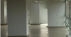 Rento Oficina, Sin Amoblar, Piso Alto. Sector La Carolina