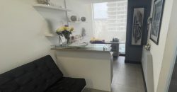 Vendo Moderna, Oficina, Sin Amoblar, Balcón, Piso Alto, Parqueaderos. Sector La Carolina