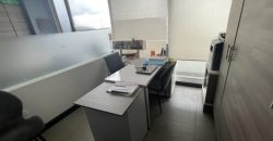 Vendo Moderna, Oficina, Sin Amoblar, Balcón, Piso Alto, Parqueaderos. Sector La Carolina