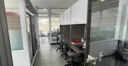 Vendo Moderna, Oficina, Sin Amoblar, Balcón, Piso Alto, Parqueaderos. Sector La Carolina