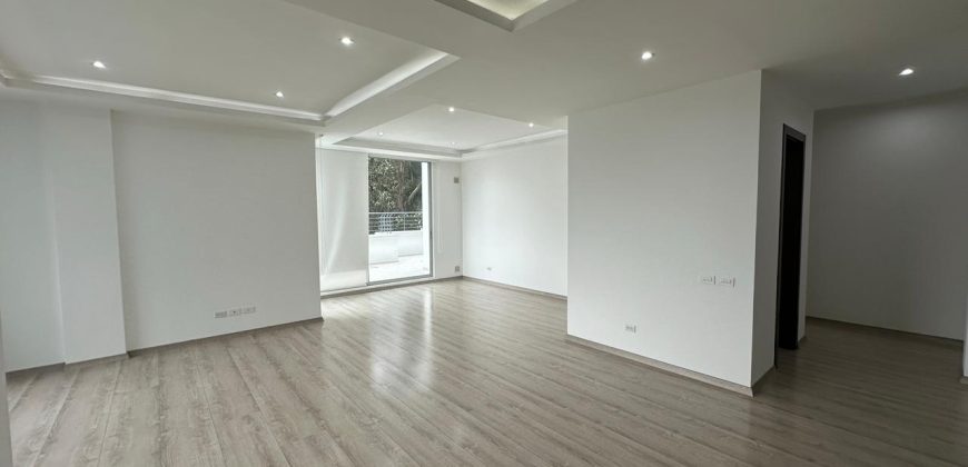 Rento Departamento, Tres Dormitorios, 4 baños, Terraza. Sector El Batán