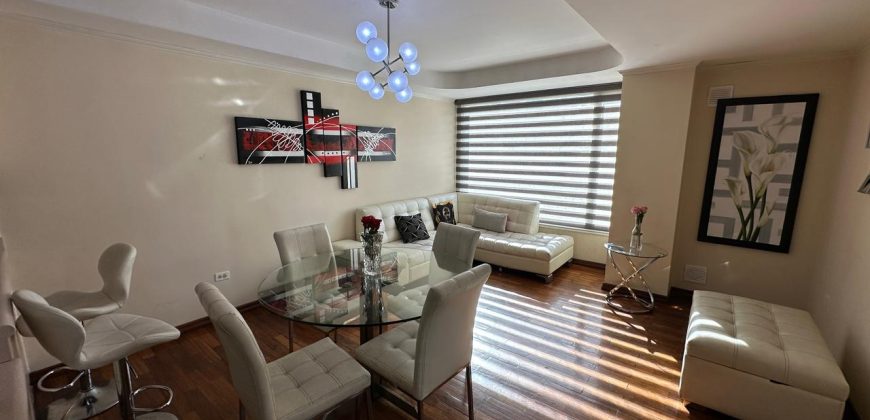 Vendo Departamento, Amoblado, Dos Dormitorios, Parqueadero. Sector Quicentro