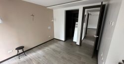 Rento Departamento, Dos Dormitorios, Sin Amoblar, Parqueadero. Sector La Carolina