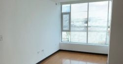 Vendo Suite, Un Dormitorio, Sin Amoblar, Parqueadero, Bodega. Sector La Carolina