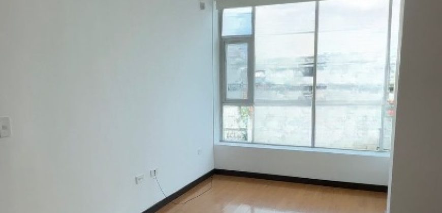 Vendo Suite, Un Dormitorio, Sin Amoblar, Parqueadero, Bodega. Sector La Carolina