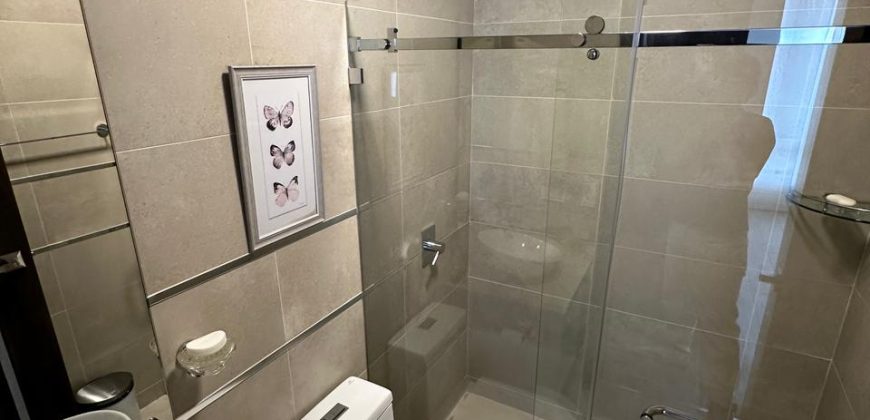 Rento Departamento, Dos Dormitorios, Sin Amoblar, Parqueadero. Sector La Carolina