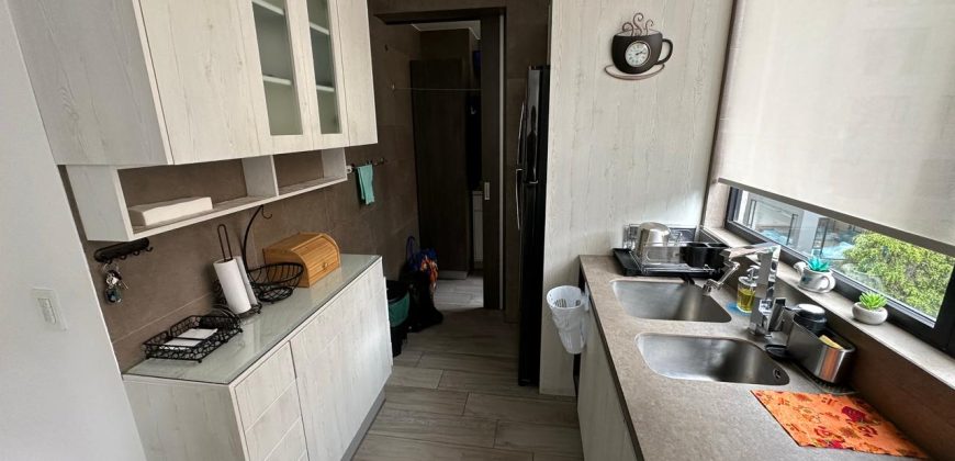 Rento Departamento, Dos Dormitorios, Sin Amoblar, Parqueadero. Sector La Carolina