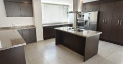 Vendo Departamento, Cuatro Dormitorios, Family room. Sector González Suárez