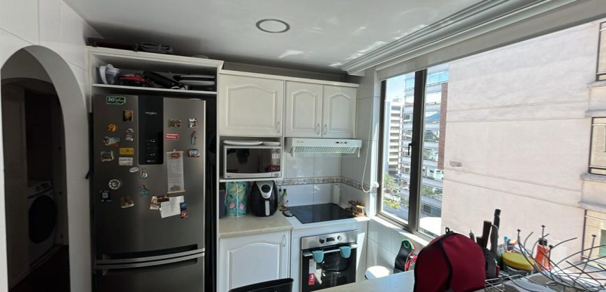 Vendo Suite, Sin Amoblar, Parqueadero. Sector La Carolina