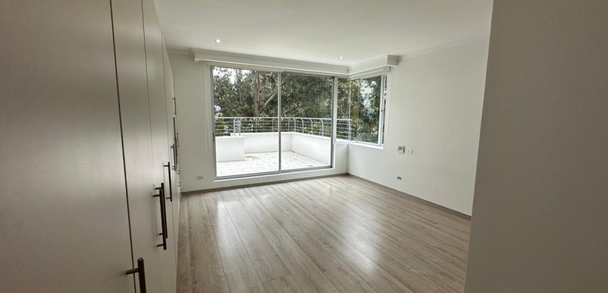 Rento Departamento, Tres Dormitorios, 4 baños, Terraza. Sector El Batán