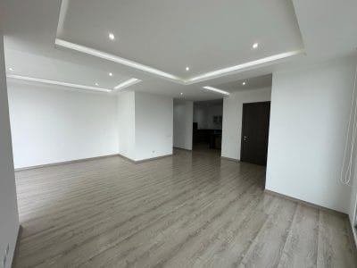 Rento Departamento, Tres Dormitorios, 4 baños, Terraza. Sector El Batán