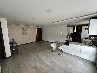 Rento Departamento, Dos Dormitorios, Sin Amoblar, Parqueadero. Sector La Carolina