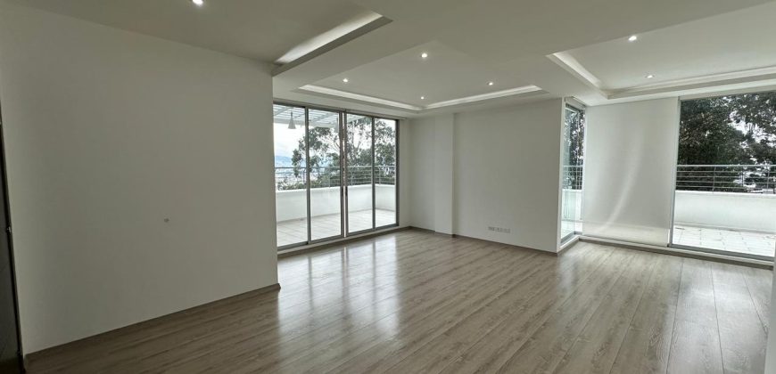 Rento Departamento, Tres Dormitorios, 4 baños, Terraza. Sector El Batán