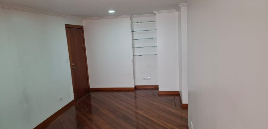 Vendo, Departamento, Dos Dormitorios, Parqueadero, Bodega. Sector La Carolina