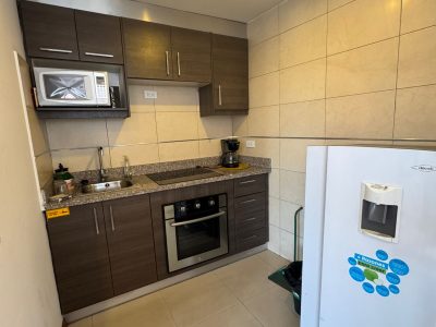 Vendo Suite, Sin Amoblar, Un Dormitorio, Parqueadero, Bodega. Sector Los Granados