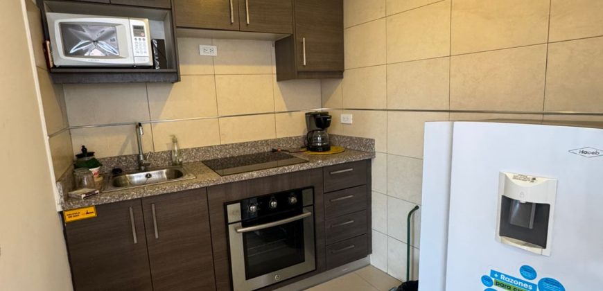 Vendo Suite, Sin Amoblar, Un Dormitorio, Parqueadero, Bodega. Sector Los Granados