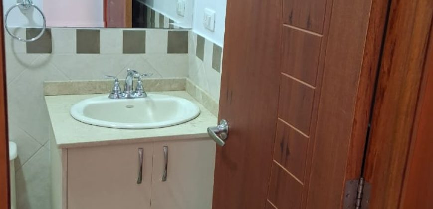 Vendo, Departamento, Dos Dormitorios, Parqueadero, Bodega. Sector La Carolina