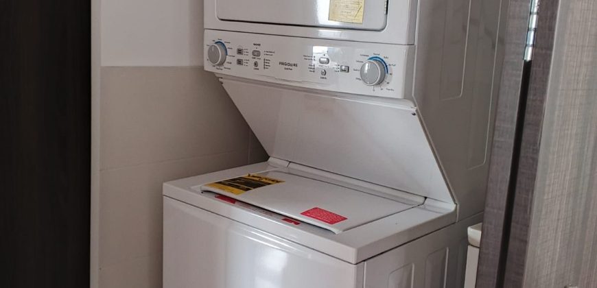 Rento/Vendo, Departamento, Dos Dormitorios, Amoblado, Parqueadero. Sector La Carolina