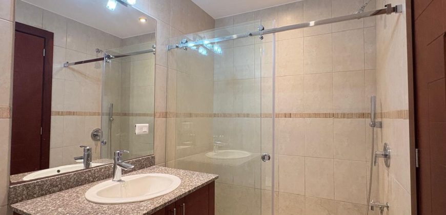 Vendo Departamento, Tres Dormitorios, Sala Tv, Parqueaderos, Bodega. Sector El Batán