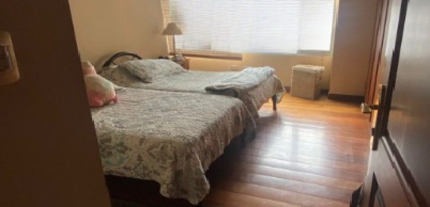 Rento Departamento, Amoblado, Cuatro Dormitorios, Parqueadero. Sector La Carolina