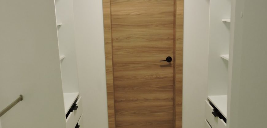 Vendo Departamento, Tres Dormitorios, Parqueaderos. Sector Bossano