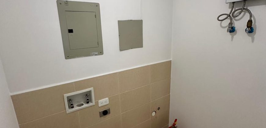 Vendo Departamento, Dos Drmitorios, Sin Amoblar, Parqueadero. Sector 12 de Octubre