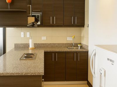 Vendo Suite, Amoblada, Un Dormitorio, Parqueadero. Sector Los Granados