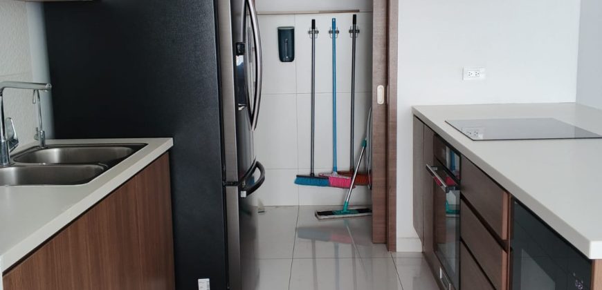 Rento Departamento, Amoblado, Tres Dormitorios. Sector La Carolina