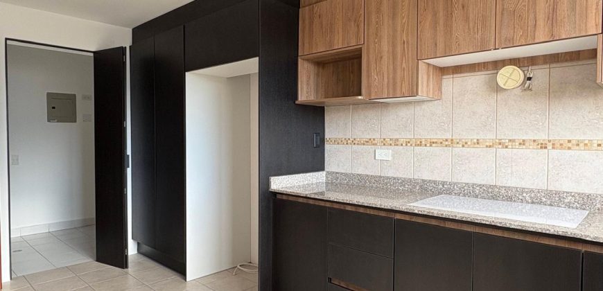 Vendo Departamento, Tres Dormitorios, Sala Tv, Parqueaderos, Bodega. Sector El Batán