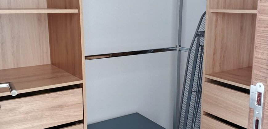 Rento Departamento, Amoblado, Tres Dormitorios. Sector La Carolina