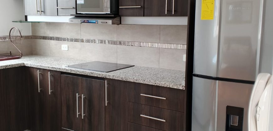 Rento/Vendo, Departamento, Dos Dormitorios, Amoblado, Parqueadero. Sector La Carolina