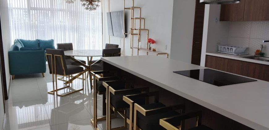 Rento Departamento, Amoblado, Tres Dormitorios. Sector La Carolina